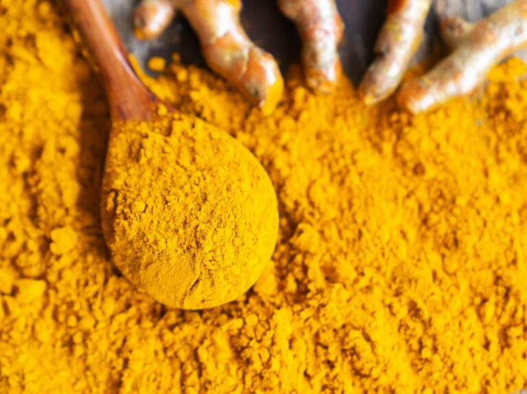 9 benefici per la salute della curcuma per gli uomini