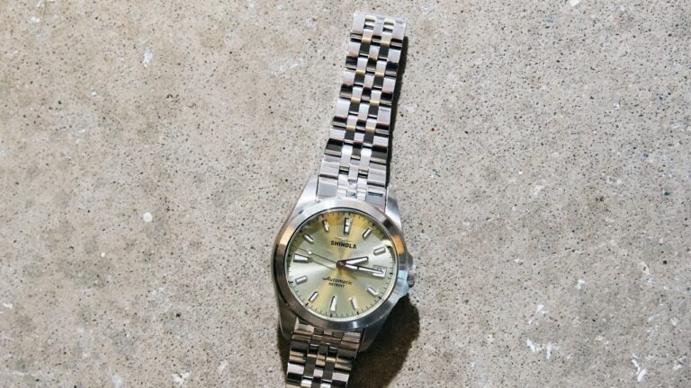 L'orologio di sempre più piccolo di Shinola ha tutte le caratteristiche di un nuovo classico americano