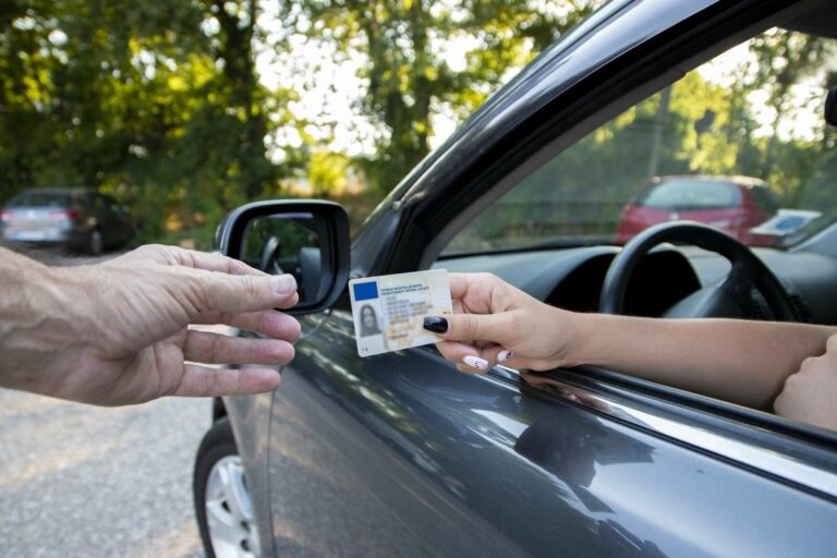Quanto lontano andresti per risparmiare sull'assicurazione auto?