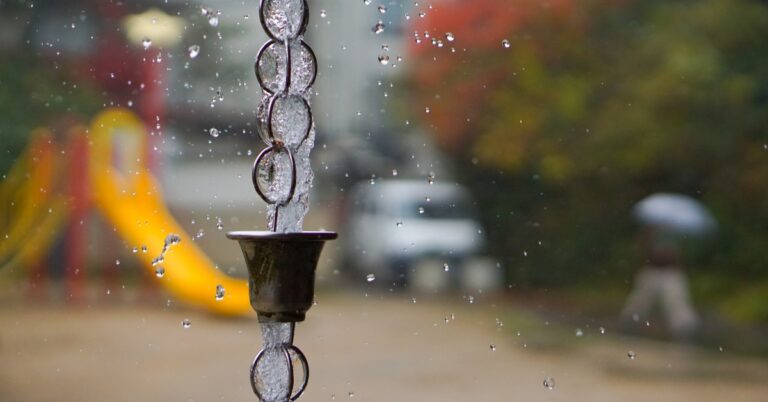 These Stunning 400-YO Japanese Rain Chains Are Perfect for Harvesting Water This Monsoon