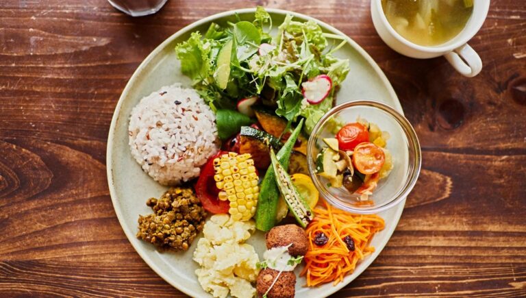 Ian Rowland: “Se vuoi cambiare il mondo comincia dal tuo piatto. La dieta del futuro è plant-based”