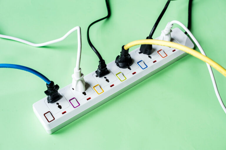 Attenzione alle ciabatte elettriche economiche: cosa può succedere davvero