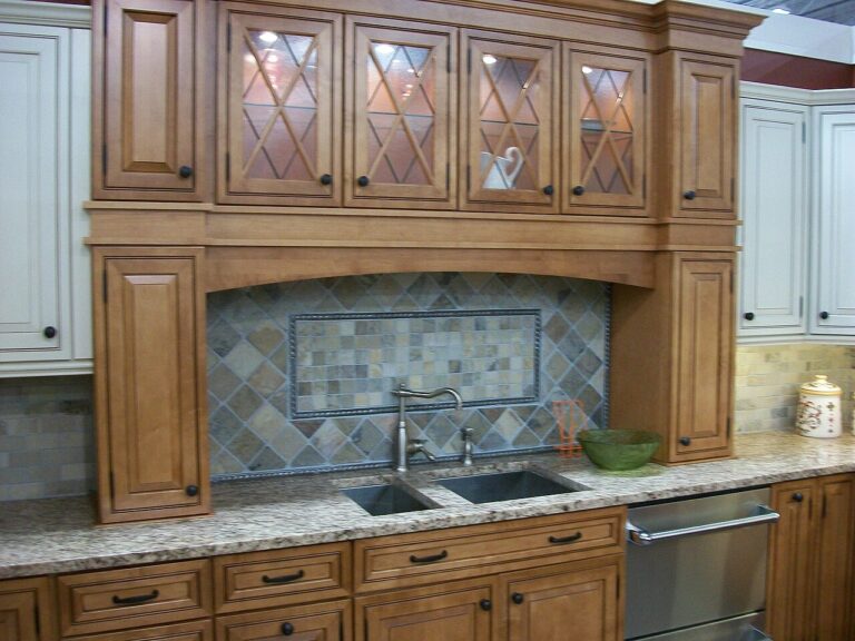 Pentole e padelle ammucchiate: come sistemarle per non piegarti ogni volta Kitchen cabinet display in 2009 in NJ