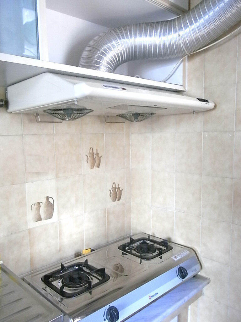 Filtri delle prese d’aria: il controllo di settembre che nessuno fa HK 69 Pokfulam Road 錦明閣 King Ming Mansion 01 Kitchen 抽油煙機 Extractor hood n Gas cooker July-2011