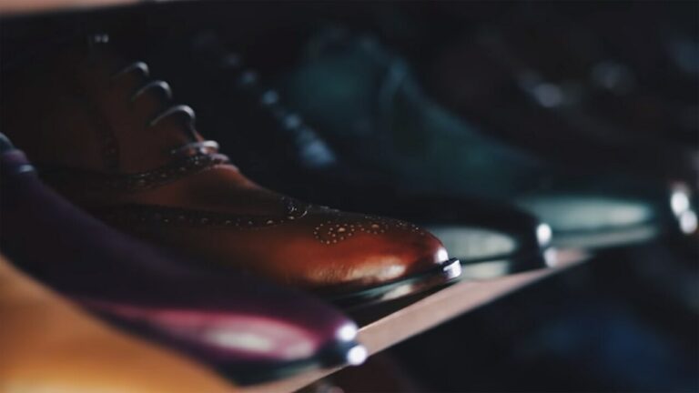 Scarpe e stivali dopo l’estate: il controllo che evita muffa a gennaio Leather shoes and boots (Unsplash)