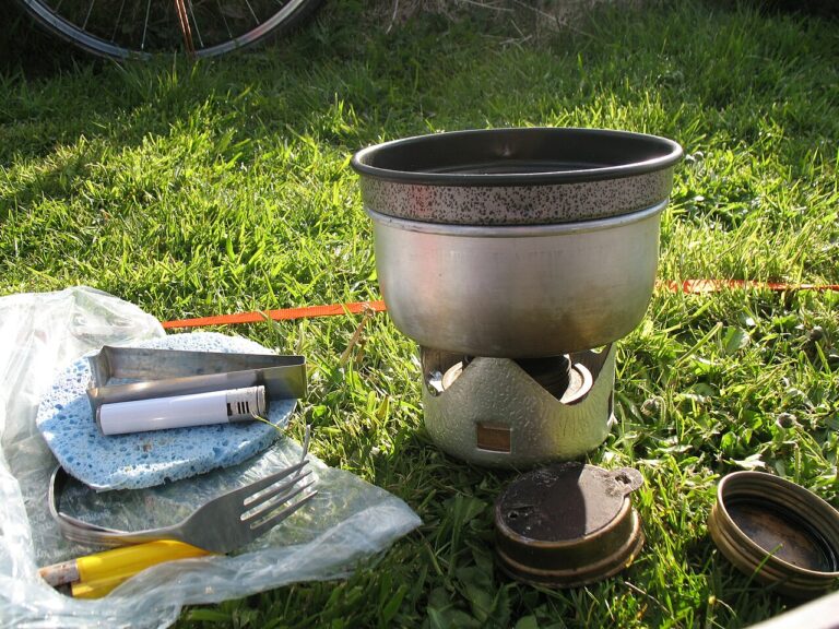 Zuppa in pentola e bolletta: quando il coperchio cambia davvero i tempi Mini Trangia by Bruce McAdam
