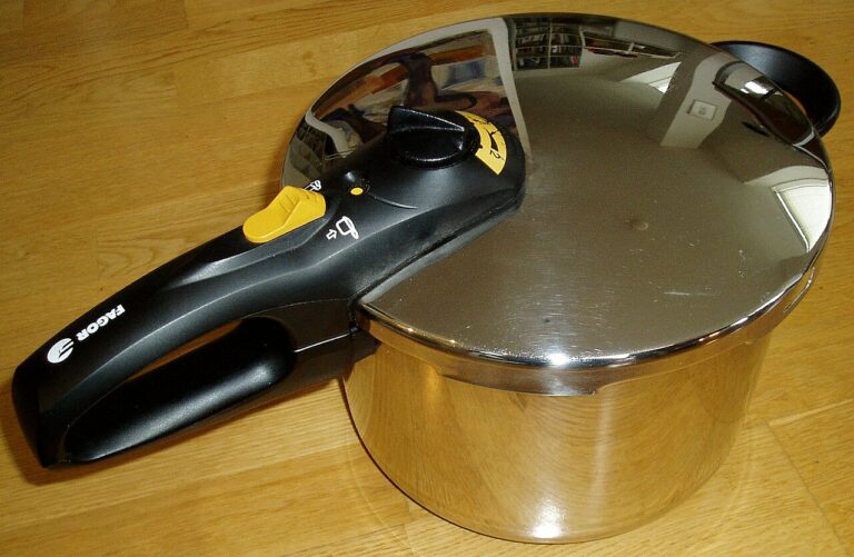 Pentola a pressione ferma da mesi: i controlli prima di riaccenderla Pressure cooker