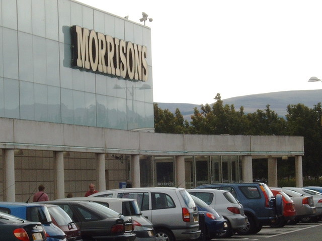 Ponte di Ognissanti: la settimana giusta per rifare la lista della spesa d’inverno Supermarket and car park at the Gyle Shopping Centre - geograph.org.uk - 535927